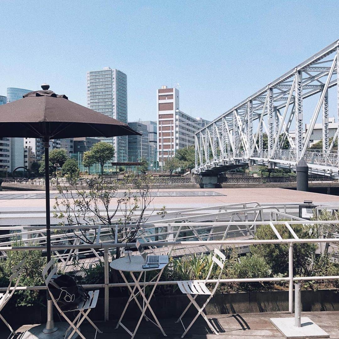 ikeda chizuruさんのインスタグラム写真 - (ikeda chizuruInstagram)「大阪から友だちが遊びに来てくれて、 品川のT.Y. HARBOR でランチ🍽  新幹線近いのに、静かでオシャレで ロケーション最高👏👏👏 ・ ・ 私はシーザーサラダをチョイス🥗 美味しかった〜〜🤤」8月5日 23時11分 - mercuryduo_chizuru