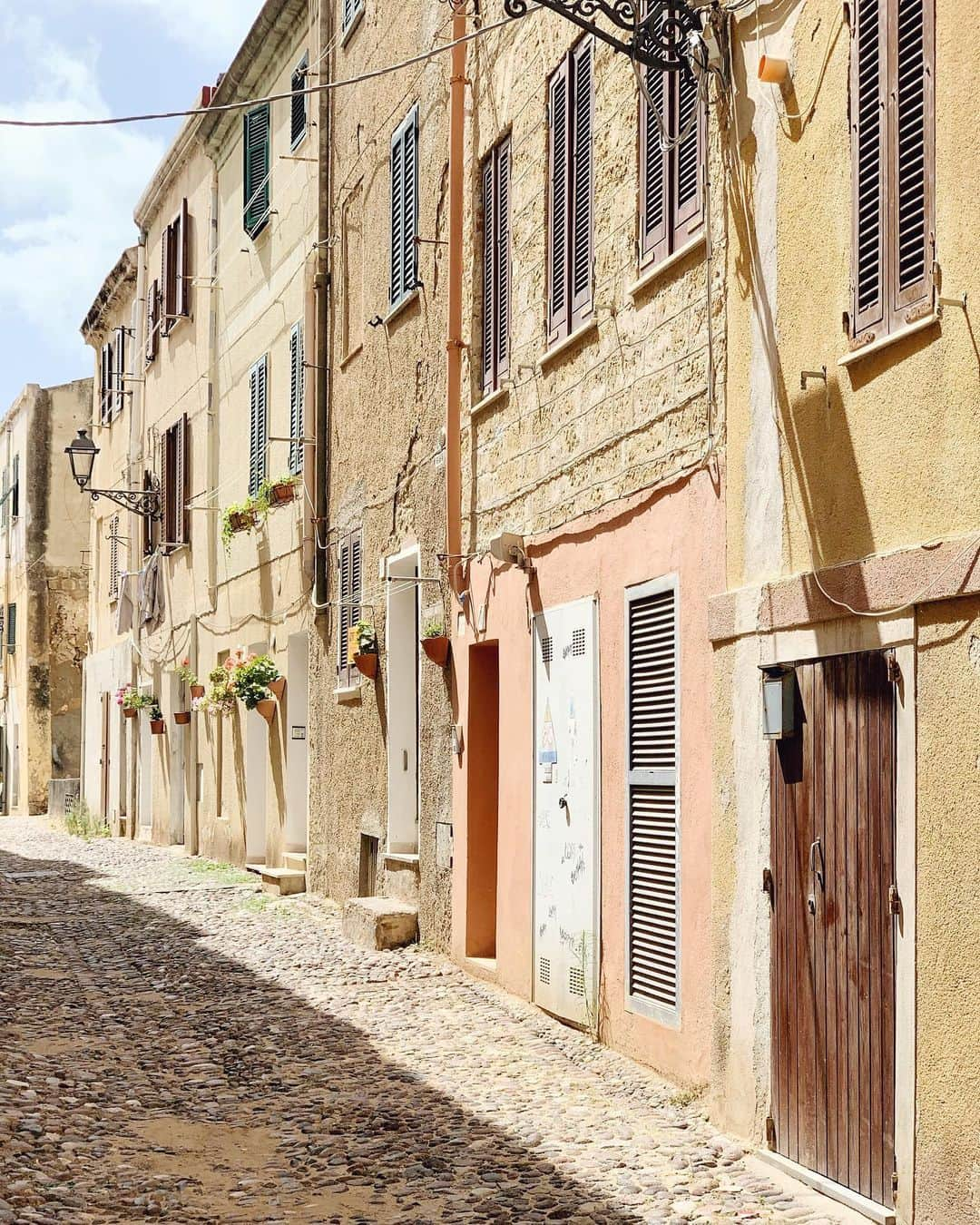 Carin Olssonさんのインスタグラム写真 - (Carin OlssonInstagram)「My first time ever in Sardinia and the journey begins right here in beautiful Alghero 😍」8月5日 23時13分 - parisinfourmonths