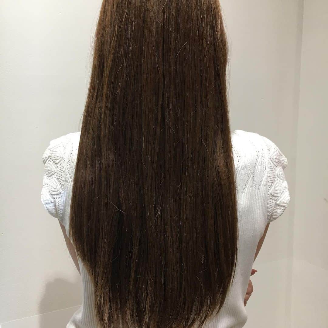 鮫島邦明のインスタグラム：「ビフォーアフター バッサリカット カラーは 透明感アプリ ブルーベージュ #ハイライト #アッシュカラー #梅田美容室 #梅田美容院 #ヘア#梅田ヘアスタイル #髪型 #ヘアセット #ヘアメイク #キラ水 #グラデーション #ホリスティックカラー #ヘアアレンジ #アレンジ #就活 #美容学生 #美容専門学校#gu #snidel #梅田美容師 #モデル #サロンモデル #サロモ #ヘアカタ #ショートヘア#ショート #aujua --------------------------------------. 梅田と東京出店を計画中 スタッフ募集中メッセージくださいね★ AVANCE.CROSStuin梅田茶屋町 TEL06-6377-7211 AVANCE.CROSSmel c西梅田 TEL06-6348-2050 gif.hair TEL06-6377-7277 AVANCE.京橋 TEL06-6356-1555」