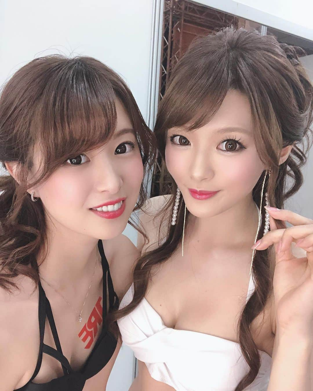 二宮ひかりさんのインスタグラム写真 - (二宮ひかりInstagram)「・ ・ ・ 相沢みなみちゃん❤︎" ・ 久しぶりにお会いできて 嬉しかった…！！！ ・ ほんとに可愛いなぁ… そしてよい人…感動するよねほんと ・ 5日間お疲れ様でした(*¨̮*) ・ ・ #av女優 #二宮ひかり  #にのひー  #アタッカーズ #アタッカーズ専属 #相沢みなみ  #tre  #台湾  #イベント  #美しい  #ハーフアップアレンジ」8月5日 23時22分 - hikari_ninomiya_