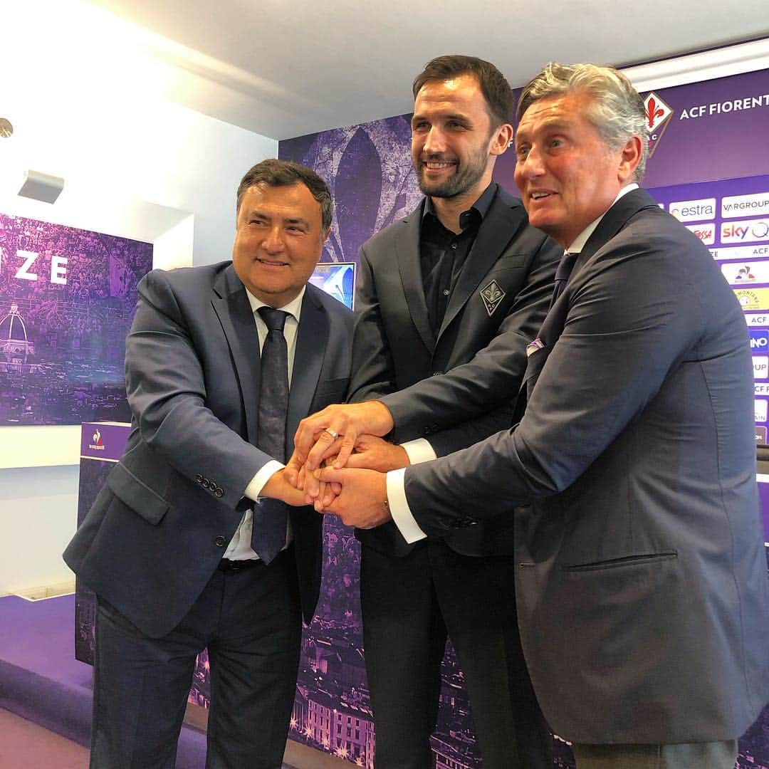 ACFフィオレンティーナさんのインスタグラム写真 - (ACFフィオレンティーナInstagram)「Together 💜  #VivaFiorenza  #QuestaèFirenze  #ForzaViola #MilanBadelj」8月5日 23時35分 - acffiorentina