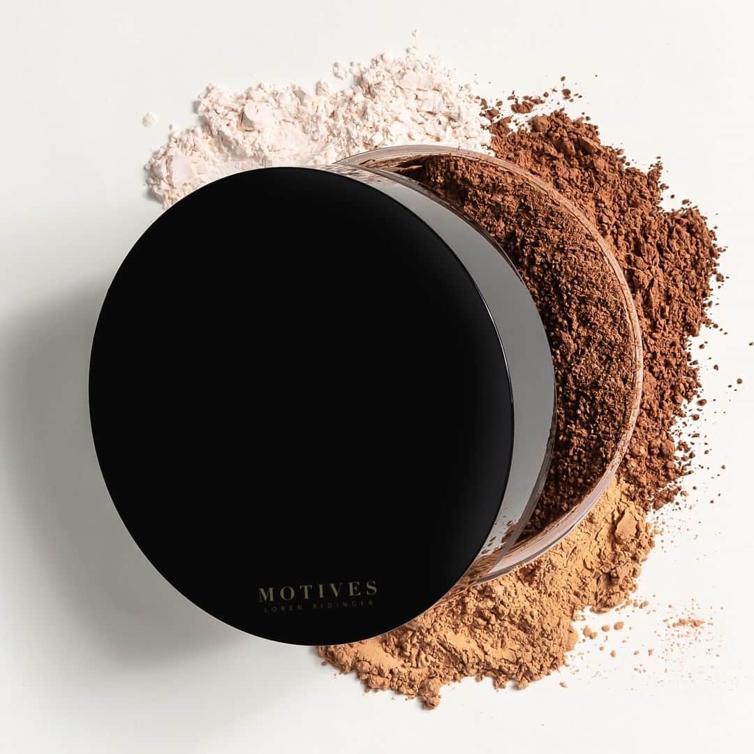 Motives Cosmeticsさんのインスタグラム写真 - (Motives CosmeticsInstagram)「A silky-sheer translucent loose powder formulated to create a satin-smooth finish. Use it to minimize the appearance of pores and uneven surface texture while maintaining skin's natural moisture. It sets liquid and crème foundations with a flawless, translucent finish. . . . . #motives #motivescosmetics  #mua #makeuplove #makeupartist  #makeupadict #makeupobsessed  #foundation #foundationforall #loosepowder #settingpowder」8月5日 23時30分 - motivescosmetics