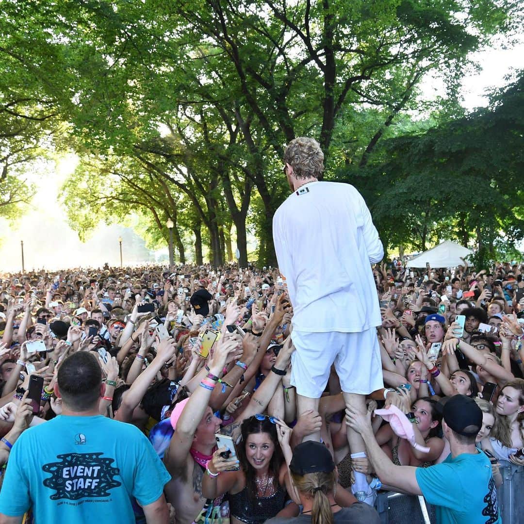 Broadcast Music, Inc.さんのインスタグラム写真 - (Broadcast Music, Inc.Instagram)「Swipe to see @yunggravy’s epic crowd 🏄🏼‍♂️! This crowd was too 🔥!」8月5日 23時31分 - bmi