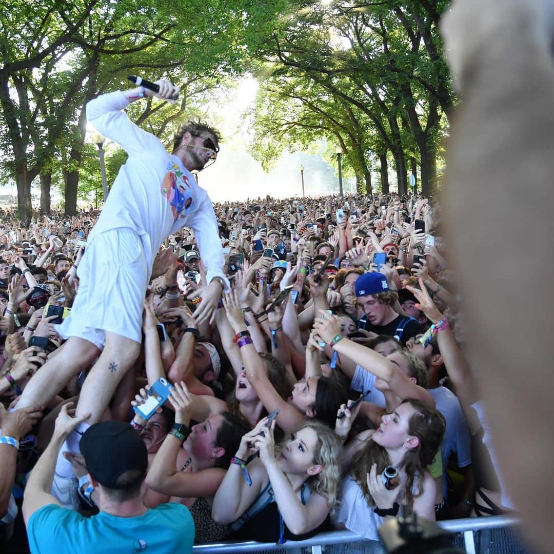 Broadcast Music, Inc.さんのインスタグラム写真 - (Broadcast Music, Inc.Instagram)「Swipe to see @yunggravy’s epic crowd 🏄🏼‍♂️! This crowd was too 🔥!」8月5日 23時31分 - bmi