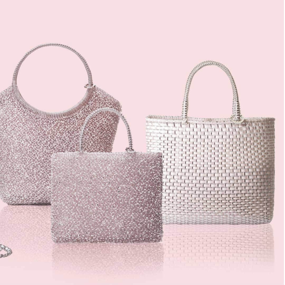 ANTEPRIMAさんのインスタグラム写真 - (ANTEPRIMAInstagram)「Meet the new shade of our STANDARD WIREBAG. Infusing glittery pink and authentic silver shades, this Cipriagento hue would exude polished yet statement-making chic!  #anteprima #Standard #wirebag #anteprimawirebag #SS19 #SpringSummer2019 #cipriagento #pink #color #newcolor #itbag #style #fashion #italian #luxury#photo #bag #botd #instabag #design #アンテプリマ #ワイヤーバッグ #キラキラバッグ #パウダリーピンクシルバー #패션」8月5日 23時32分 - anteprimaofficial