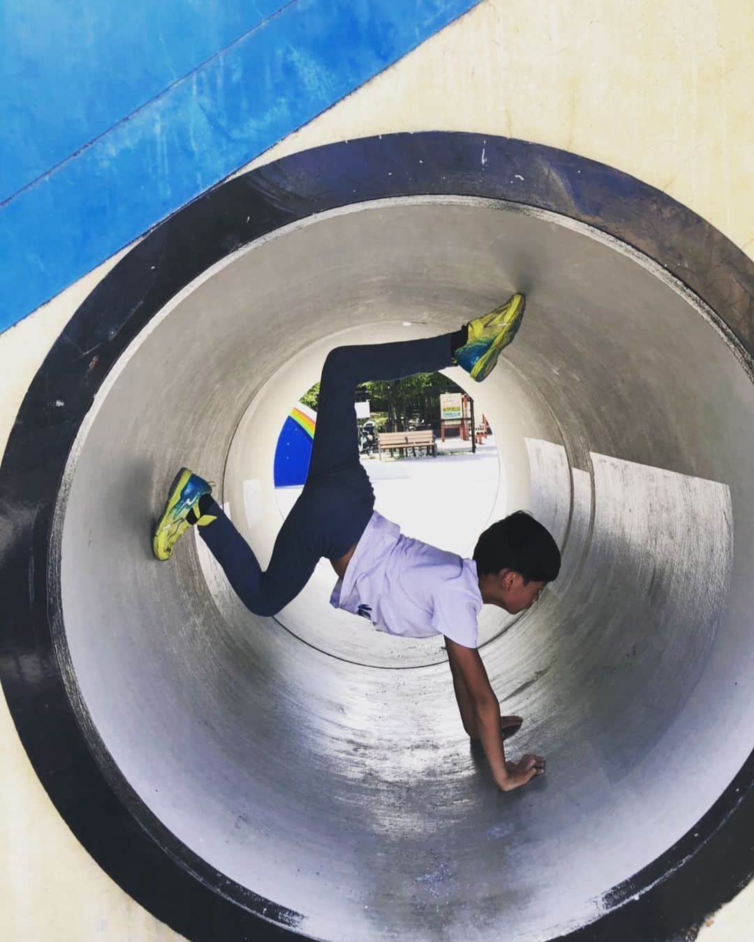 のインスタグラム：「卍？ #長男 #マジ #卍 #マンホール #man #in #hole」