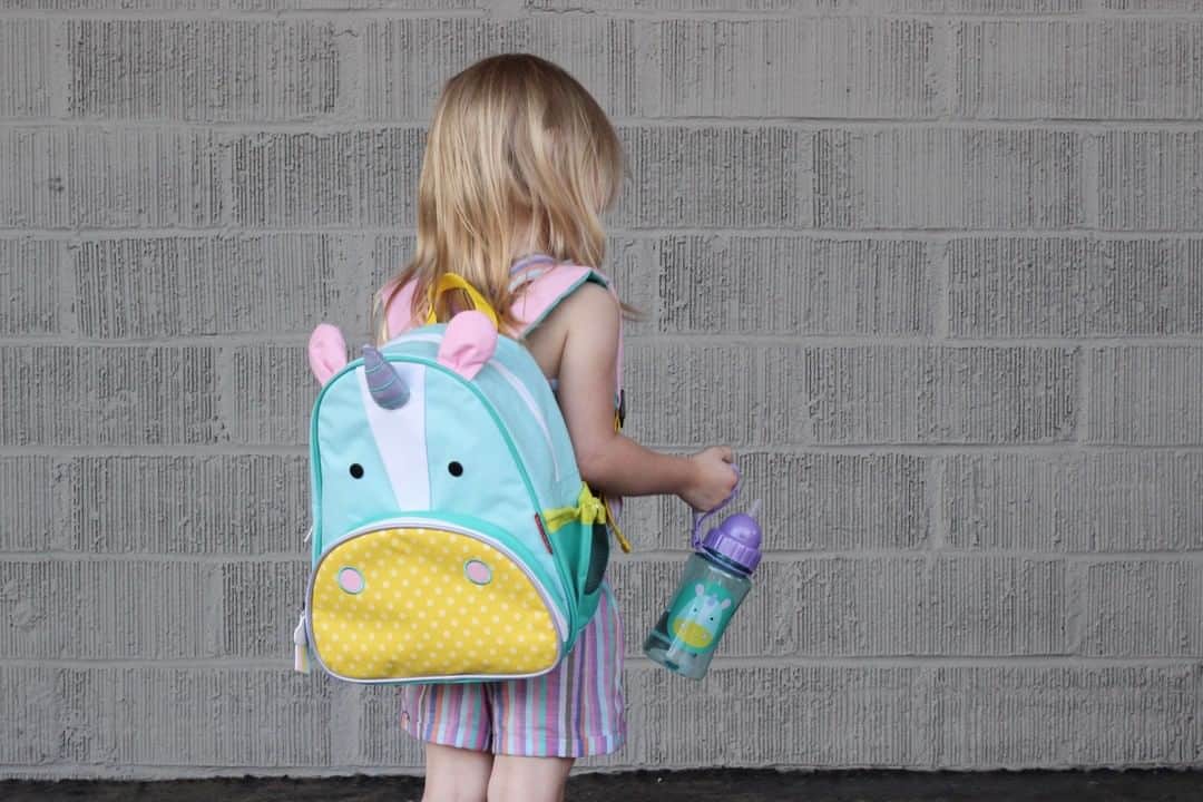 Skip Hopさんのインスタグラム写真 - (Skip HopInstagram)「"Pack" to school! One of @the_shaw_girls is ready for school with her new Eureka Unicorn ZOO backpack! Which pack is your little one taking to their first day of school? 🎒#SkipHop #MustHavesMadeBetter」8月5日 23時45分 - skiphop