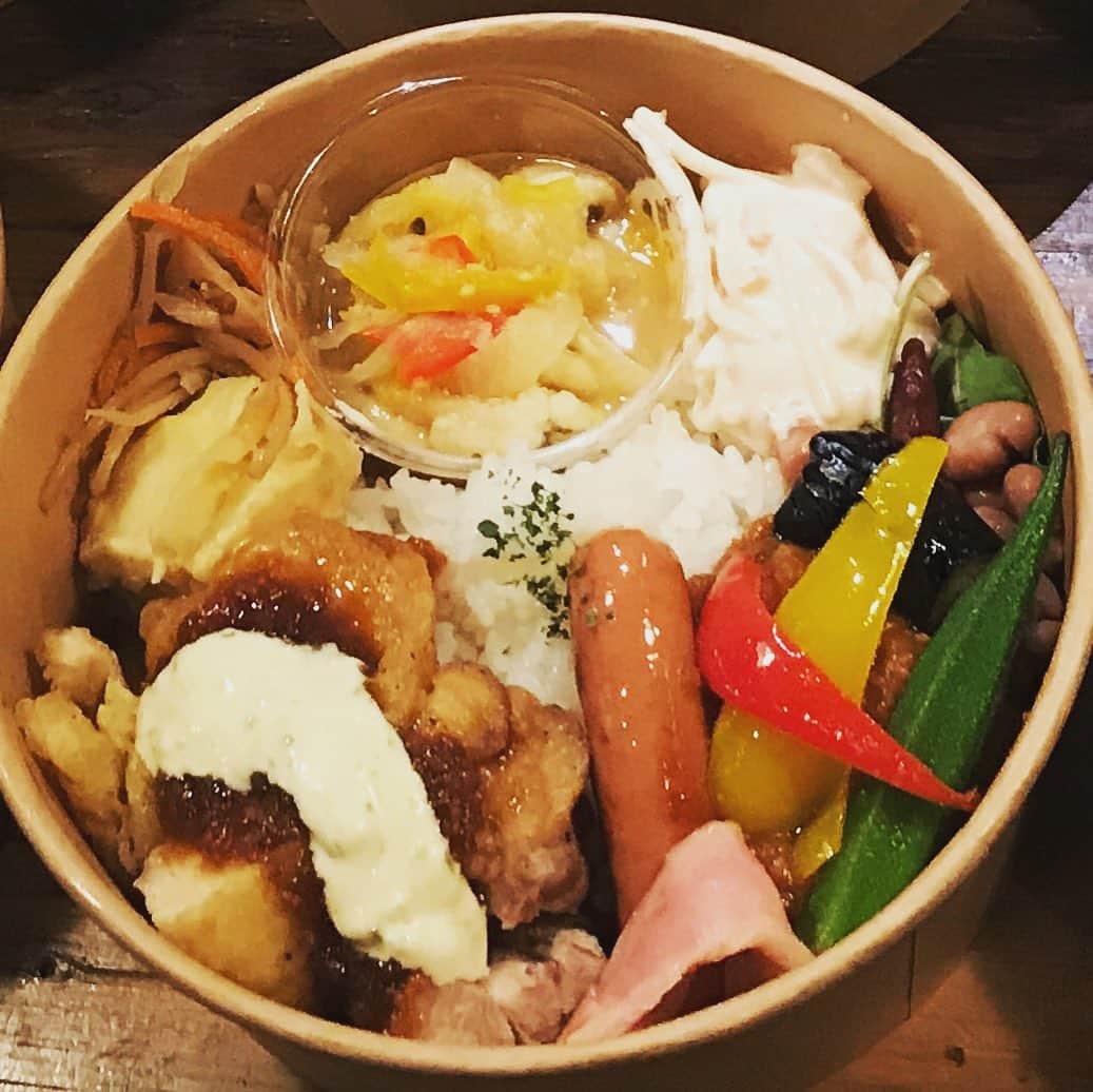のインスタグラム：「UOKIN Piccola Suzukiのチキン南蛮弁当¥700(税込)毎週月〜金限定10食販売 #魚金#UOKIN#新橋#五反田#渋谷#新宿#池袋#秋葉原#神田#浜松町#田町#目黒#恵比寿#高田馬場#吉祥寺#神楽坂#飯田橋#市ヶ谷#神保町#六本木#赤坂見附#京橋#銀座#有楽町」