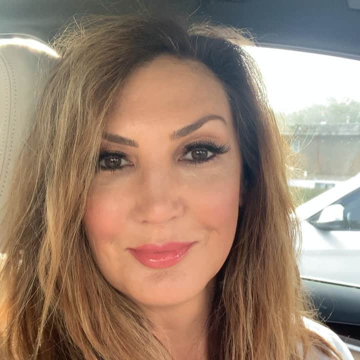 ヘザー・マクドナルドのインスタグラム：「Please watch! This is what female comedians not male comics have to deal with when we pursue this career. @fhfshow @kabcradio」