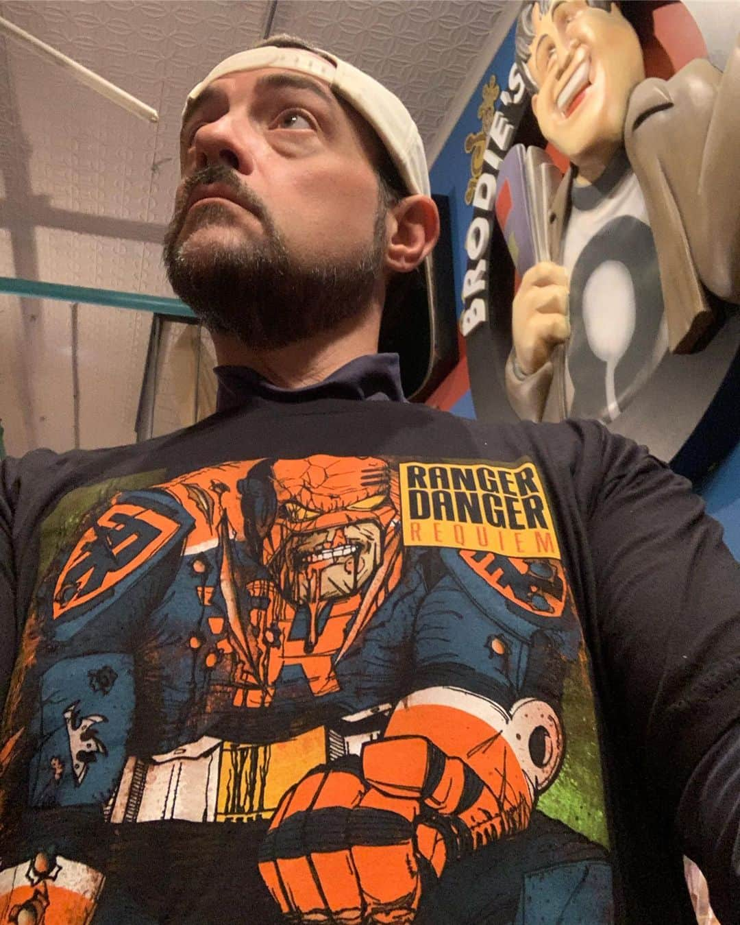 ケヴィン・スミスさんのインスタグラム写真 - (ケヴィン・スミスInstagram)「Wrapped in REBOOT! Exclusively at the one and only @jayandsilentbobstash! Brand new @jayandsilentbob Reboot t-shirts! Wear the #bluntmanvchronic poster! Or look like Jay in a #RangerDanger Requiem shirt! Or just cover thy nakedness in our title treatment! As you wait for the October 15th and 17th @fathomevents or the kick off of the #rebootroadshow Tour, you can get these sweet shirts and lots more #JayAndSilentBobReboot merch at the link in my bio! #jayandsilentbobssecretstash #KevinSmith」8月5日 23時46分 - thatkevinsmith