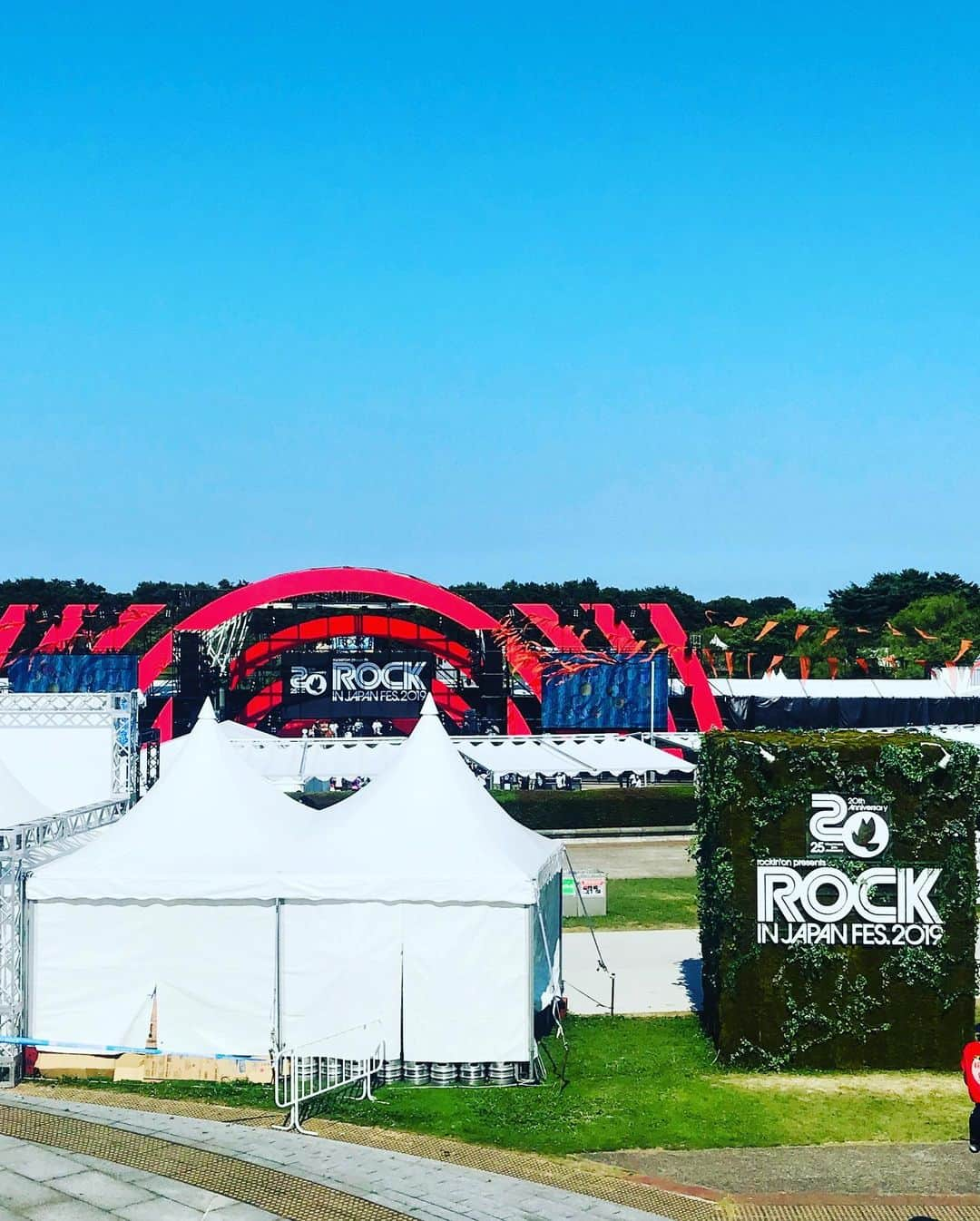 川和真奈美さんのインスタグラム写真 - (川和真奈美Instagram)「ROCK IN JAPAN FESTIVAL 2019 2019.0804  初のお一人様fes！！ 最高の音楽の祭典。 夏が音を運んできた。 そして体も心も 熱く火照った。 今年の夏も音楽に恋した。  #フォーリミ #井上苑子 #10FEET  #aimer #Humpback  #SUPERBEAVER  #WANIMA  #コレサワ #ハルカミライ  #9mmparabellumbullet  #ライブキッズ  #欅坂46  #ROCKINJAPAN2019  #邦ロック勢さんと繋がりたい  #ライブキッズと繋がりたい」8月5日 23時47分 - kawamana23