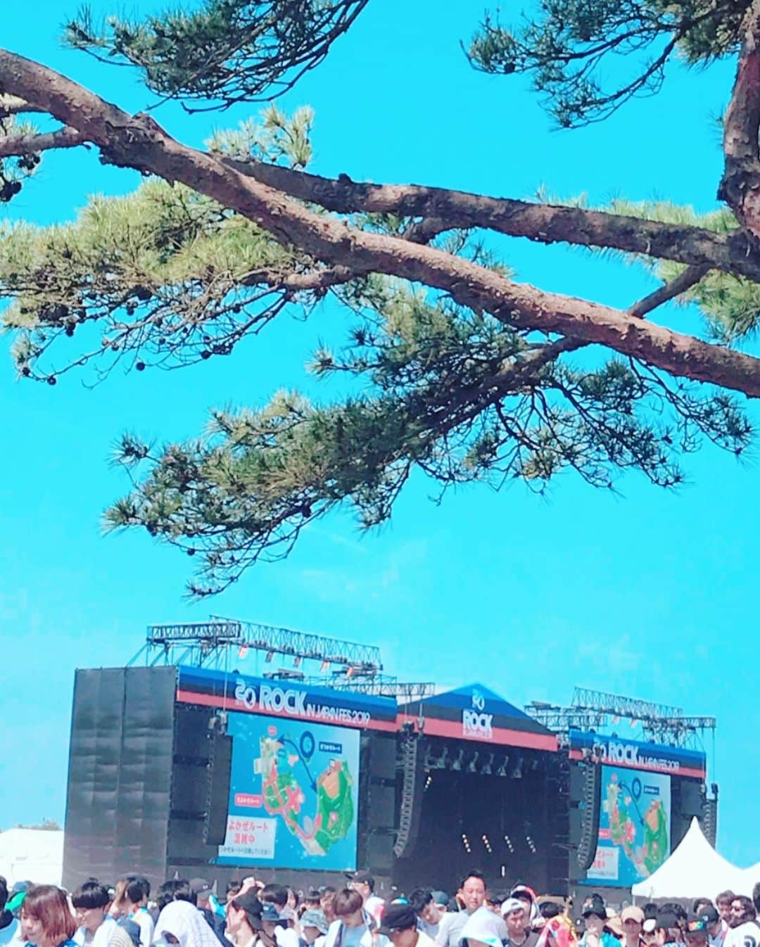 川和真奈美さんのインスタグラム写真 - (川和真奈美Instagram)「ROCK IN JAPAN FESTIVAL 2019 2019.0804  初のお一人様fes！！ 最高の音楽の祭典。 夏が音を運んできた。 そして体も心も 熱く火照った。 今年の夏も音楽に恋した。  #フォーリミ #井上苑子 #10FEET  #aimer #Humpback  #SUPERBEAVER  #WANIMA  #コレサワ #ハルカミライ  #9mmparabellumbullet  #ライブキッズ  #欅坂46  #ROCKINJAPAN2019  #邦ロック勢さんと繋がりたい  #ライブキッズと繋がりたい」8月5日 23時47分 - kawamana23