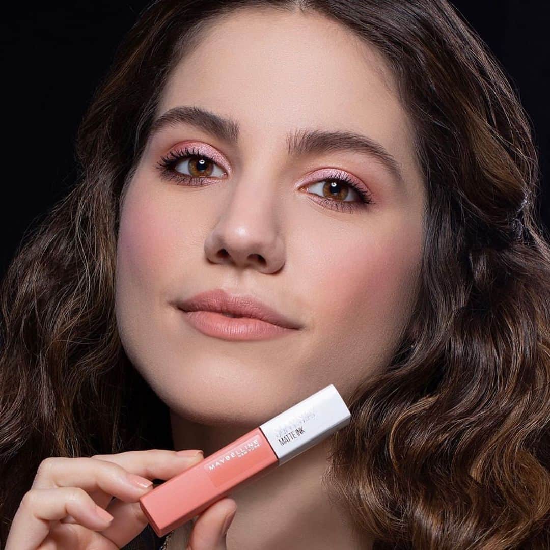 Maybelline New Yorkさんのインスタグラム写真 - (Maybelline New YorkInstagram)「Obsessed with @cansuakinn’s monochromatic makeup look by @alpkavasoglu 🇹🇷! She’s wearing #superstaymatteink in the shade ‘poet’. 💞 #mnyitlook」8月5日 23時51分 - maybelline
