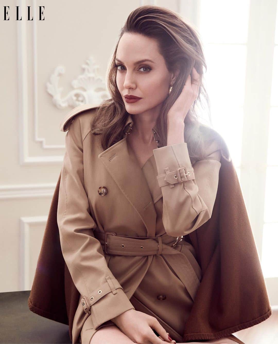 ELLE Magazineさんのインスタグラム写真 - (ELLE MagazineInstagram)「“I often tell my daughters that the most important thing they can do is to develop their minds,” Angelina Jolie writes. “There is nothing more attractive—you might even say enchanting—than a woman with an independent will and her own opinions.” Link in bio for the full essay penned by ELLE’s September cover star. ⁣ ELLE September 2019:⁣ Editor-in-chief: @ninagarcia⁣ Photographer: @alexilubomirski⁣ Cover star: #AngelinaJolie⁣ Stylist: @elizabethstewart1⁣ Wearing: @burberry⁣ Hair: @adamcampbellhair⁣ Makeup: Toni G⁣ Nails: @nailsbyemikudo⁣ Set design: Jack Flanagan⁣ Produced by: Nathalie Akiya at Kranky Produktions.」8月6日 0時02分 - elleusa