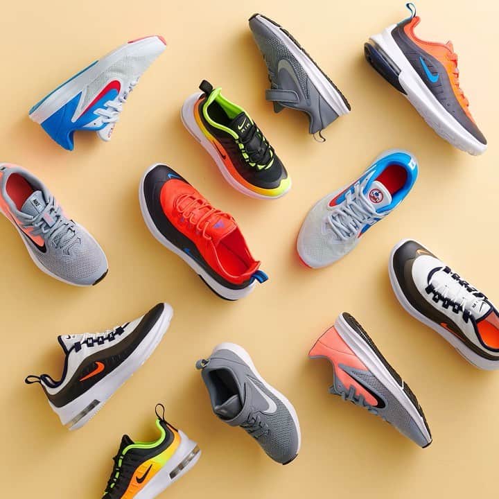 ロック&リパブリックのインスタグラム：「A little #mondaymotivation for the moms out there: Get 25% off select Nike styles for the family, through 8/10 (AKA just in time for back-to-school shopping!) #Kohls」
