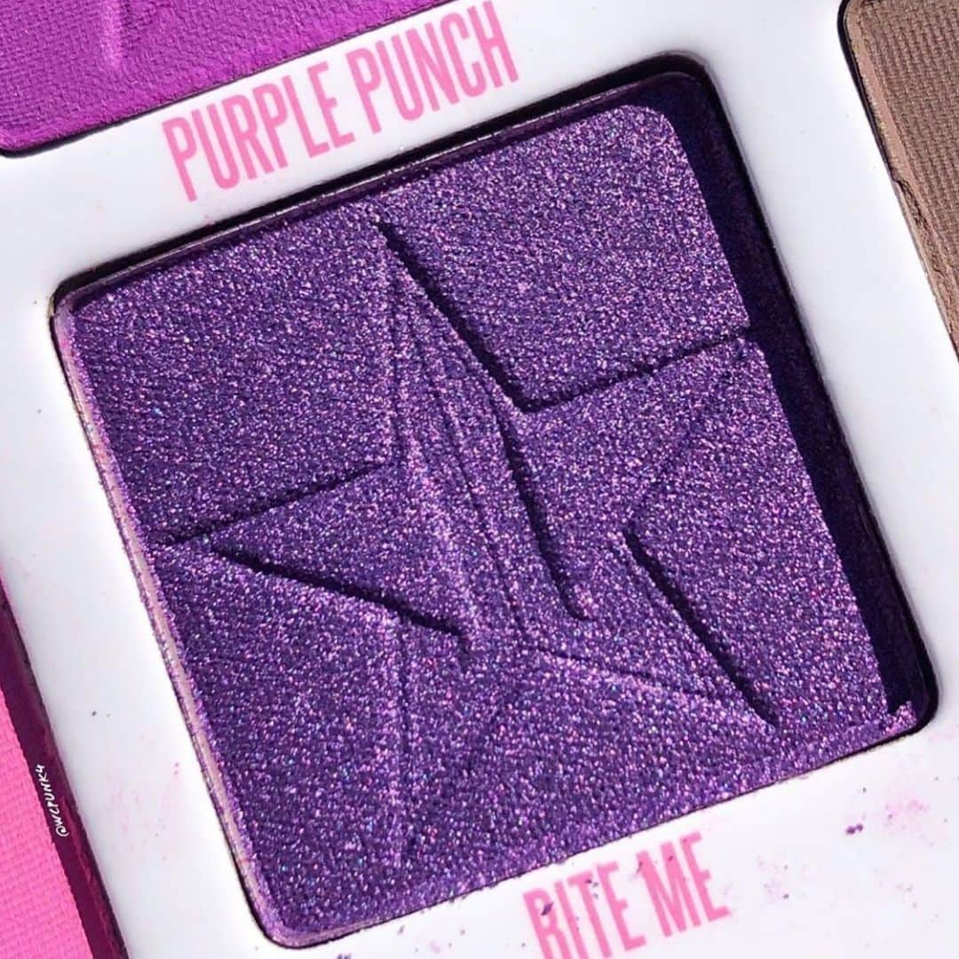 Jeffree Star Cosmeticsさんのインスタグラム写真 - (Jeffree Star CosmeticsInstagram)「Try adding our shade #BITEME from our #JAWBREAKER  palette to your inner corner to add a little something special to your look 💜🦄 Photo by : @wcpunk4 ✨  #jeffreestarcosmetics」8月6日 0時00分 - jeffreestarcosmetics