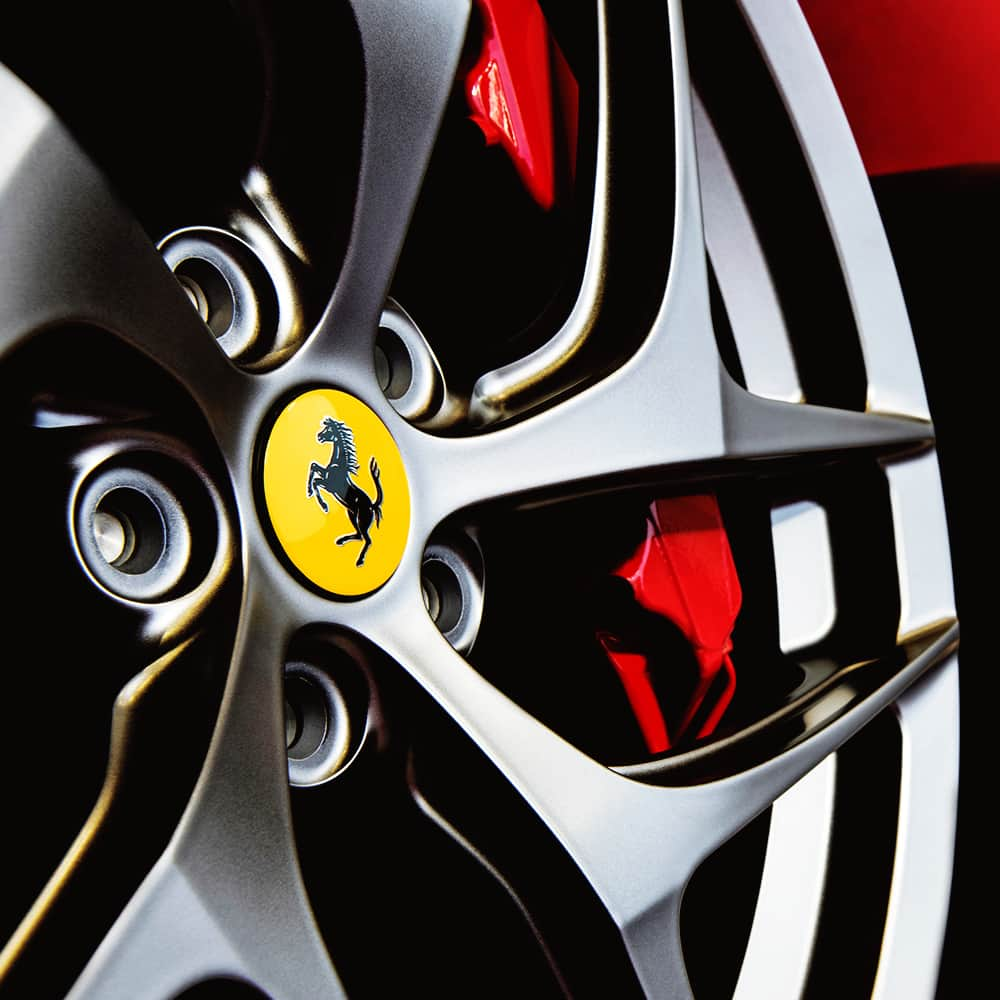 フェラーリさんのインスタグラム写真 - (フェラーリInstagram)「Power, performance and superior aesthetics. Discover the all-encompassing excellence of a #Ferrari. #Details #Luxury #Exclusive #LuxuryCars」8月6日 0時00分 - ferrari