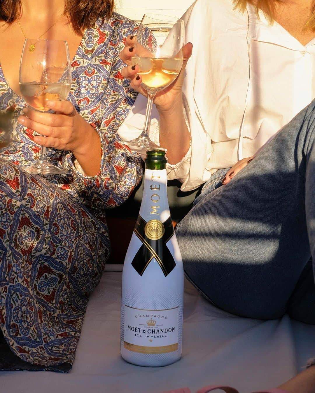 Moët & Chandon Officialさんのインスタグラム写真 - (Moët & Chandon OfficialInstagram)「Midsummer toast dream. Picture by @about_lucien #MoetMoment #MoetIce #Bliss . This material is not intended to be viewed by persons under the legal alcohol drinking age or in countries with restrictions on advertising on alcoholic beverages. ENJOY MOET RESPONSIBLY」8月6日 0時04分 - moetchandon