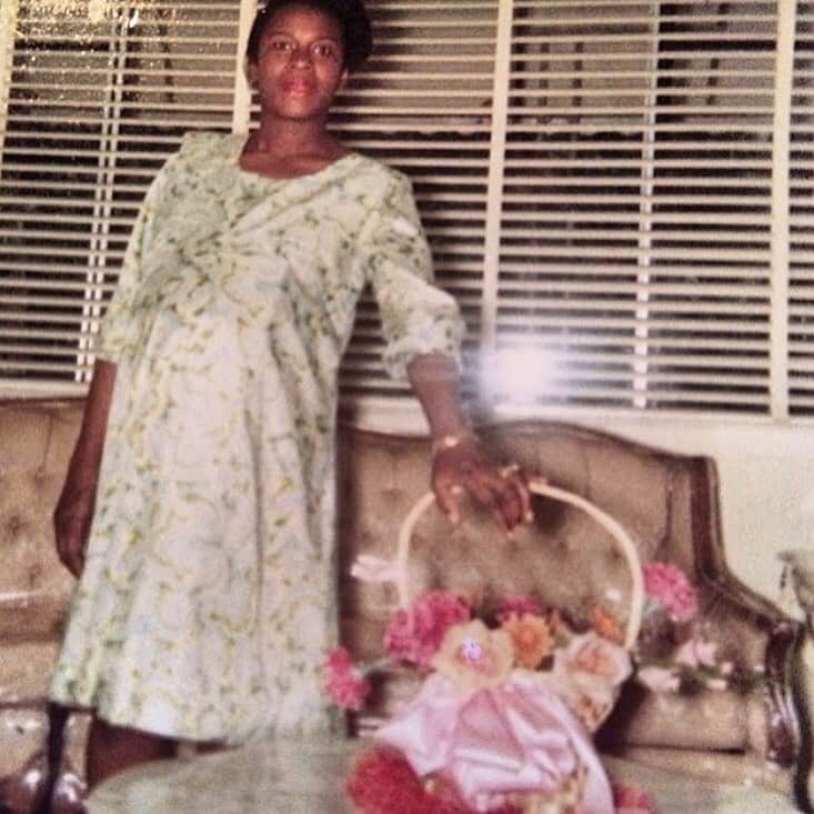 ファンクマスター・フレックスのインスタグラム：「My mom pregnant with ME! My birthday has never been the same since she passed! Can’t wait for 12midnite then it will be over... Happy to live another birthday... but the ungodly pain from her not being here makes it tuff! To anyone that has lost a parent u know that pain u feel on your birthday! Doesn’t heal with time!」