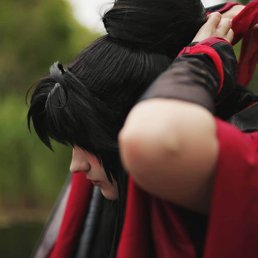 Gesha Petrovichさんのインスタグラム写真 - (Gesha PetrovichInstagram)「Ready for Season 2? #modaozushi #weiwuxian 😏 Ph: @steeveliphoto✌️ Help @gin_kojiro @_kin_kojiro_ 💕 #mdzs #weiying #cosplay #geshacoser」8月6日 0時13分 - petrovichgesha