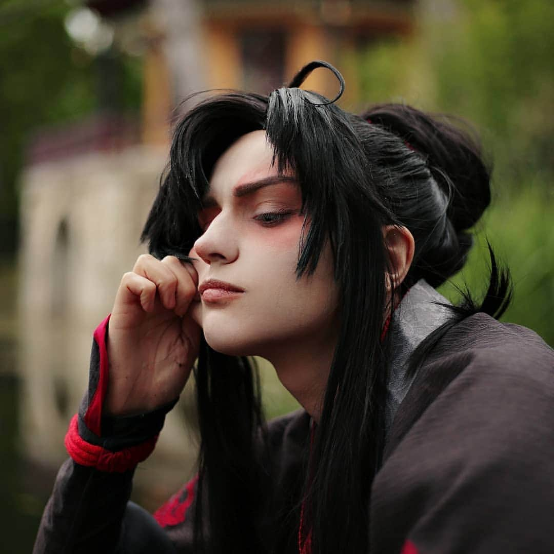 Gesha Petrovichさんのインスタグラム写真 - (Gesha PetrovichInstagram)「Ready for Season 2? #modaozushi #weiwuxian 😏 Ph: @steeveliphoto✌️ Help @gin_kojiro @_kin_kojiro_ 💕 #mdzs #weiying #cosplay #geshacoser」8月6日 0時13分 - petrovichgesha