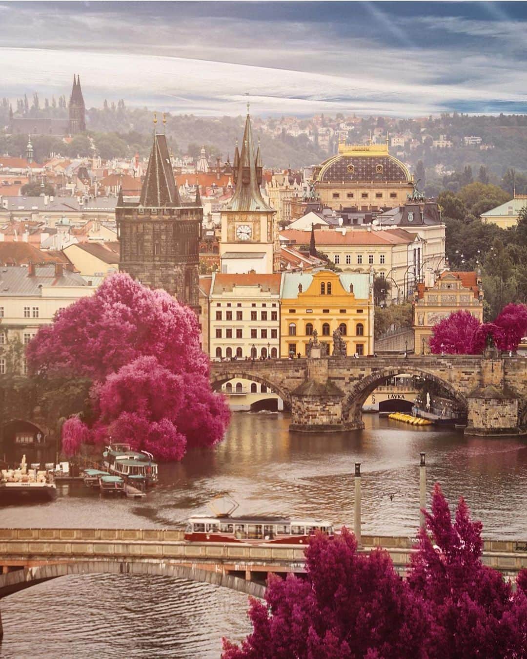 Wonderful Placesさんのインスタグラム写真 - (Wonderful PlacesInstagram)「Prague - Czech Republic ✨💖💖💖✨ . Picture by ✨✨@praguestagirl✨✨ #wonderful_places for a feature 💖」8月6日 0時16分 - wonderful_places