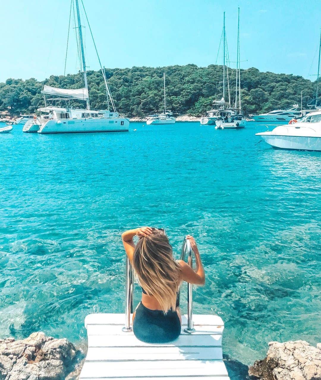 Keelaのインスタグラム：「Good times and tan lines!☀️ (Om man hade lyckats få några 🙃🙃🙃🙃)」