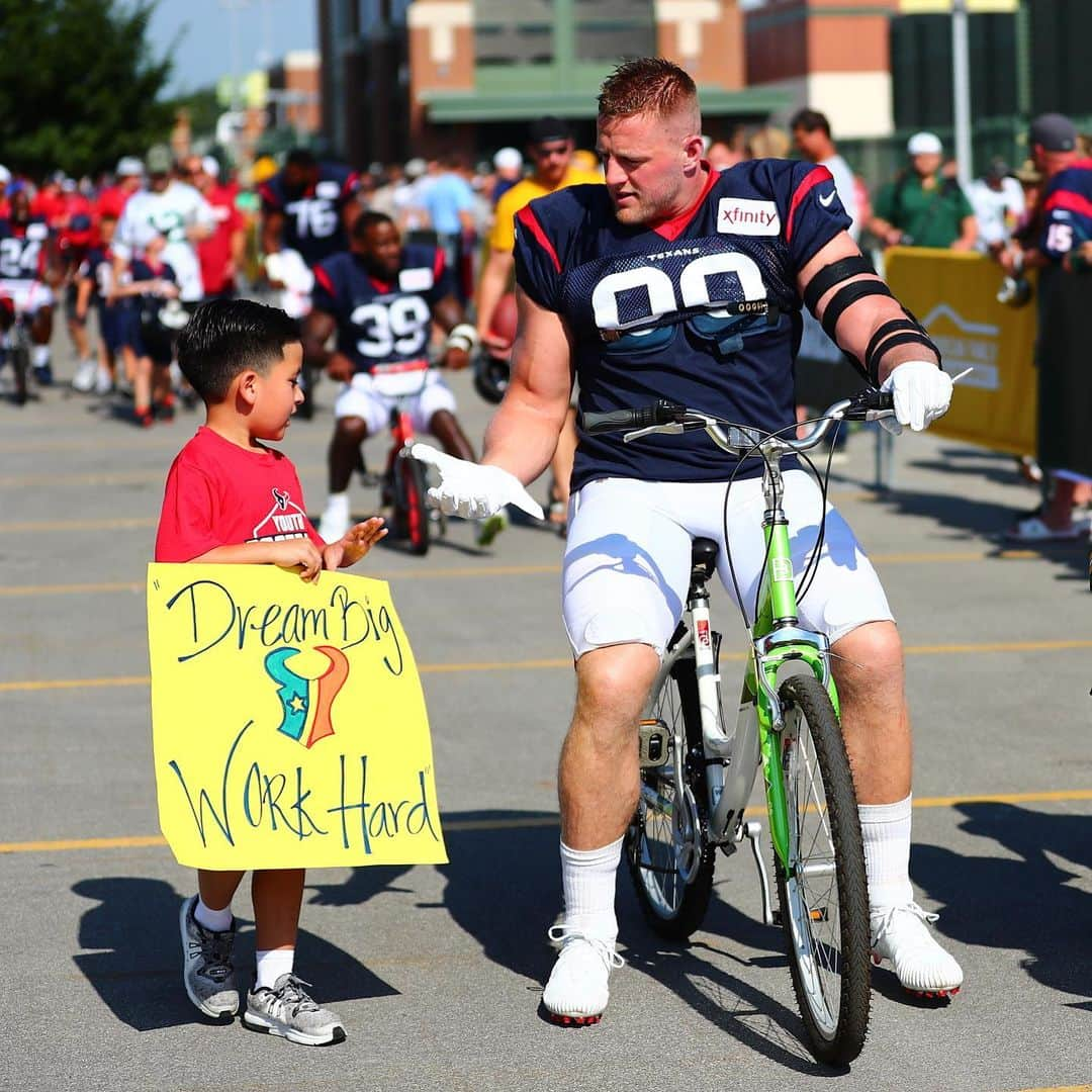 ヒューストン・テキサンズさんのインスタグラム写真 - (ヒューストン・テキサンズInstagram)「You love to see it. #TexansCamp #DreamDrive」8月6日 0時29分 - houstontexans