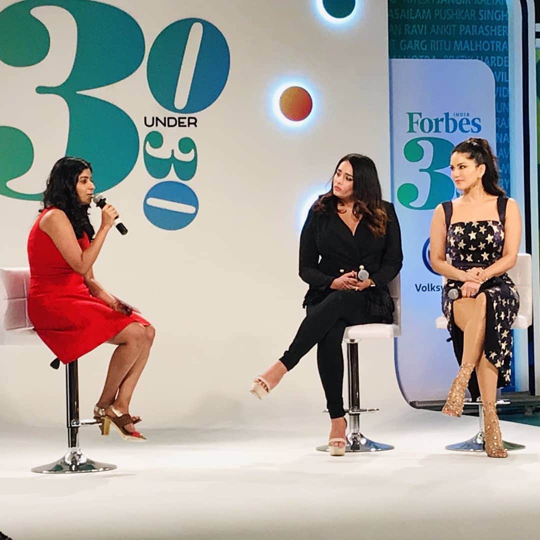 サニー・レオーネさんのインスタグラム写真 - (サニー・レオーネInstagram)「Felt so nice to speak at @forbesindia #30Under30. Such a motivating young group of successful people!! #SunnyLeone #Forbes」8月6日 0時33分 - sunnyleone