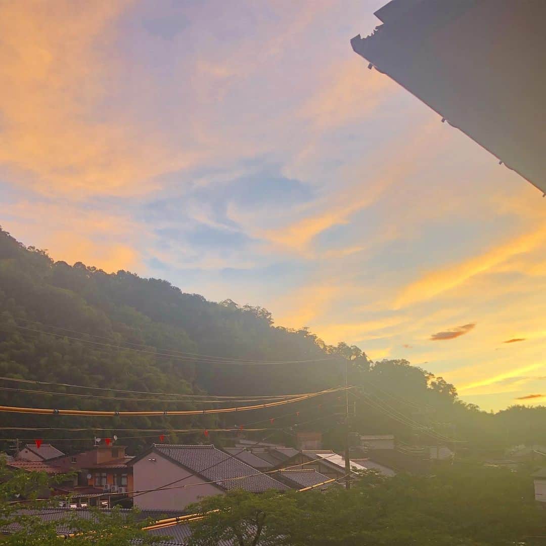 ひうらさとるのインスタグラム：「おはよう、美しい世界 #goodmorning  #beautifulsky #0806」