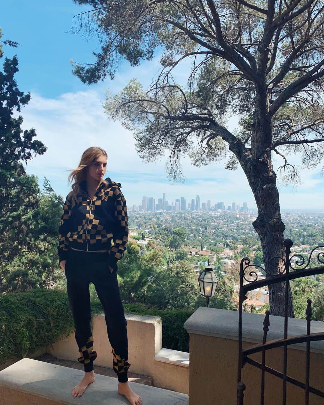 ヴァレリー・カウフマンのインスタグラム：「LA for the day 🏙💚 #ComingSoon」
