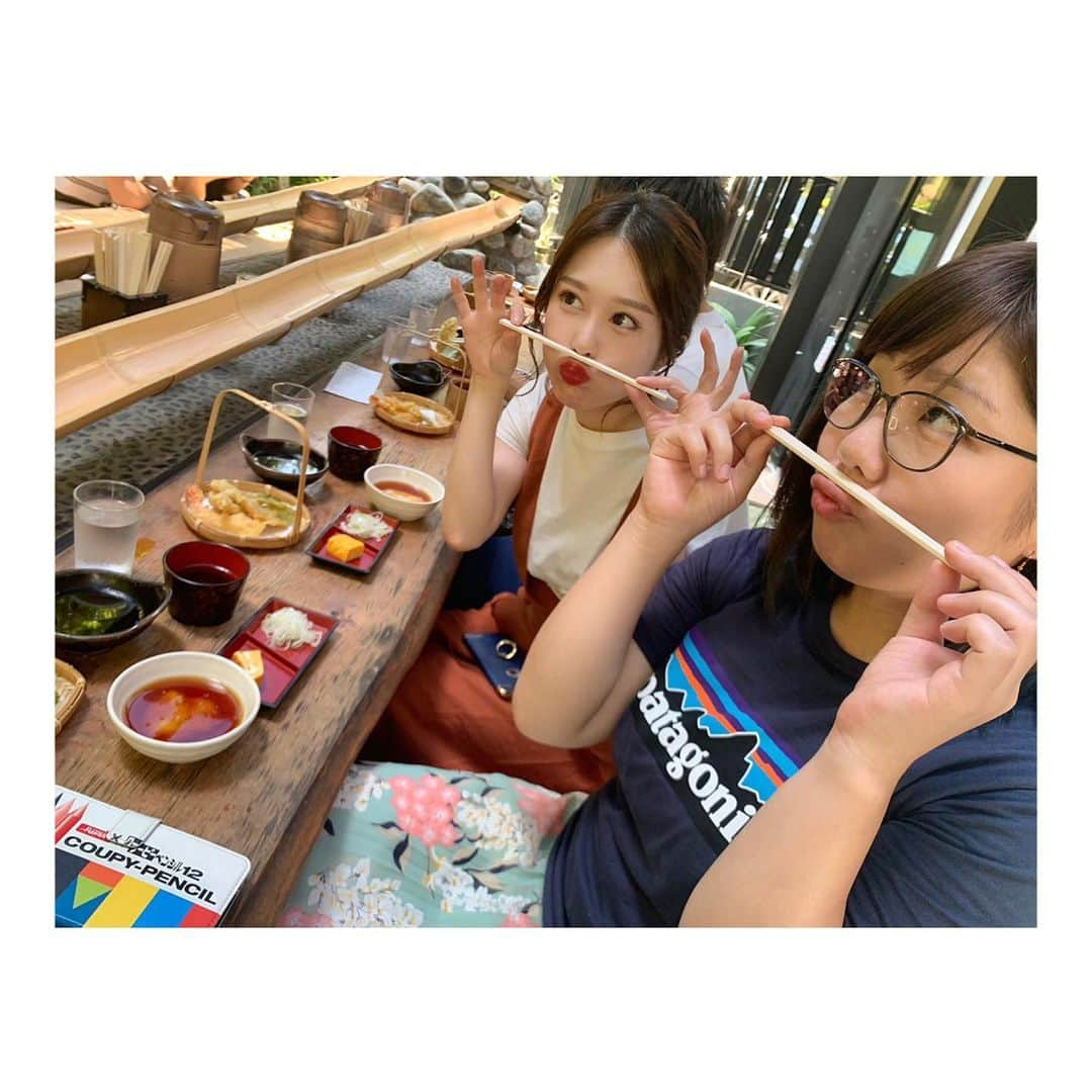 峰麻美さんのインスタグラム写真 - (峰麻美Instagram)「『なんか夏らしいことしよう！』をテーマに、1ヶ月以上前から計画してようやく実現した流しそうめん🤣笑  めちゃくちゃ暑かったけど楽しかったーー‼️笑  結局何してもいつも楽しいいつメン🥺  #summer #japan #nippon #鎌倉 #流しそうめん #いつメン #遅めの誕生日 #誕プレが富士山グッズ #登ったことないのに #登れなかったのに #あてつけのように富士山グッズ #麻美ポーズ #流行らせたい」8月6日 0時46分 - asaaaaami.0702