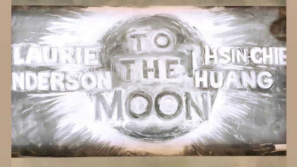 山川春奈さんのインスタグラム写真 - (山川春奈Instagram)「続・マンチェスターで見た展示シリーズ。ルー・リードの妻で音楽家としても有名な @laurieandersonofficial の #tothemoon はVRで月の上を探索出来る作品で、本当に味わった事が無い感じ、面白かった。  VRとグローブを装着して、月の上に浮いて動ける感覚が体験出来る！  音楽も神秘的で途中瞑想に近い様な精神に少しなるような... 皆にも体験して欲しいから日本にも来て欲しい🇯🇵 #laurieanderson #tothemoon」8月6日 0時52分 - anurah0511