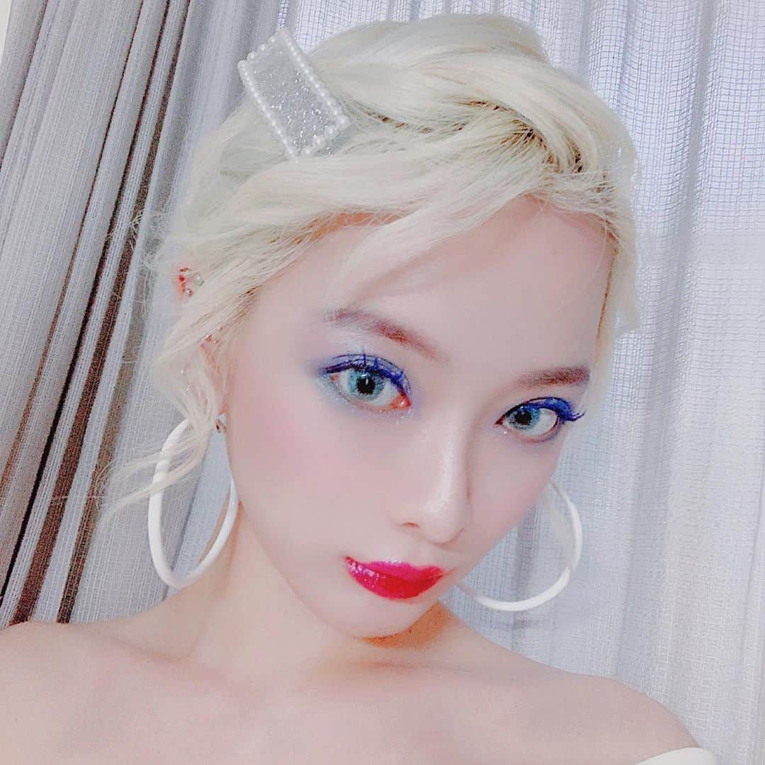 北出菜奈さんのインスタグラム写真 - (北出菜奈Instagram)「-﻿ -﻿ Today's makeup💋  #メイク #makeup #コスメ #make #beauty #hair #ヘアメイク #cosmetics #ヘアアレンジ #ファッション #ヘアスタイル #fashion #アイメイク #ヘア #メイクアップ #リップ #hairarrange #girl #selfie #hairstyle」8月6日 1時03分 - nana_kitade