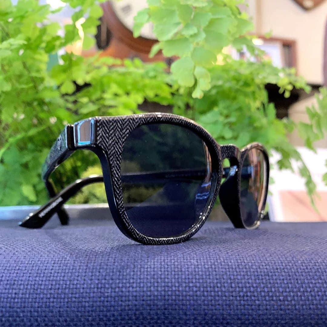 のインスタグラム：「All Huntsman eyewear is produced in collaboration with @sea2see_eyewear, using 100% recycled marine plastics, meaning that this summer you can look good and feel good. Available to shop online and in store now.」