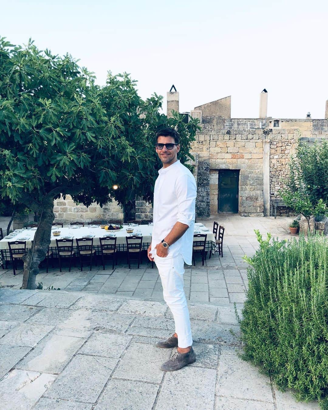 ヨハネス・ヒューブルさんのインスタグラム写真 - (ヨハネス・ヒューブルInstagram)「another beautiful evening in Masseria Land @utopianhotels @furnirussi #aperitivo #feelslikehome」8月6日 0時59分 - johanneshuebl