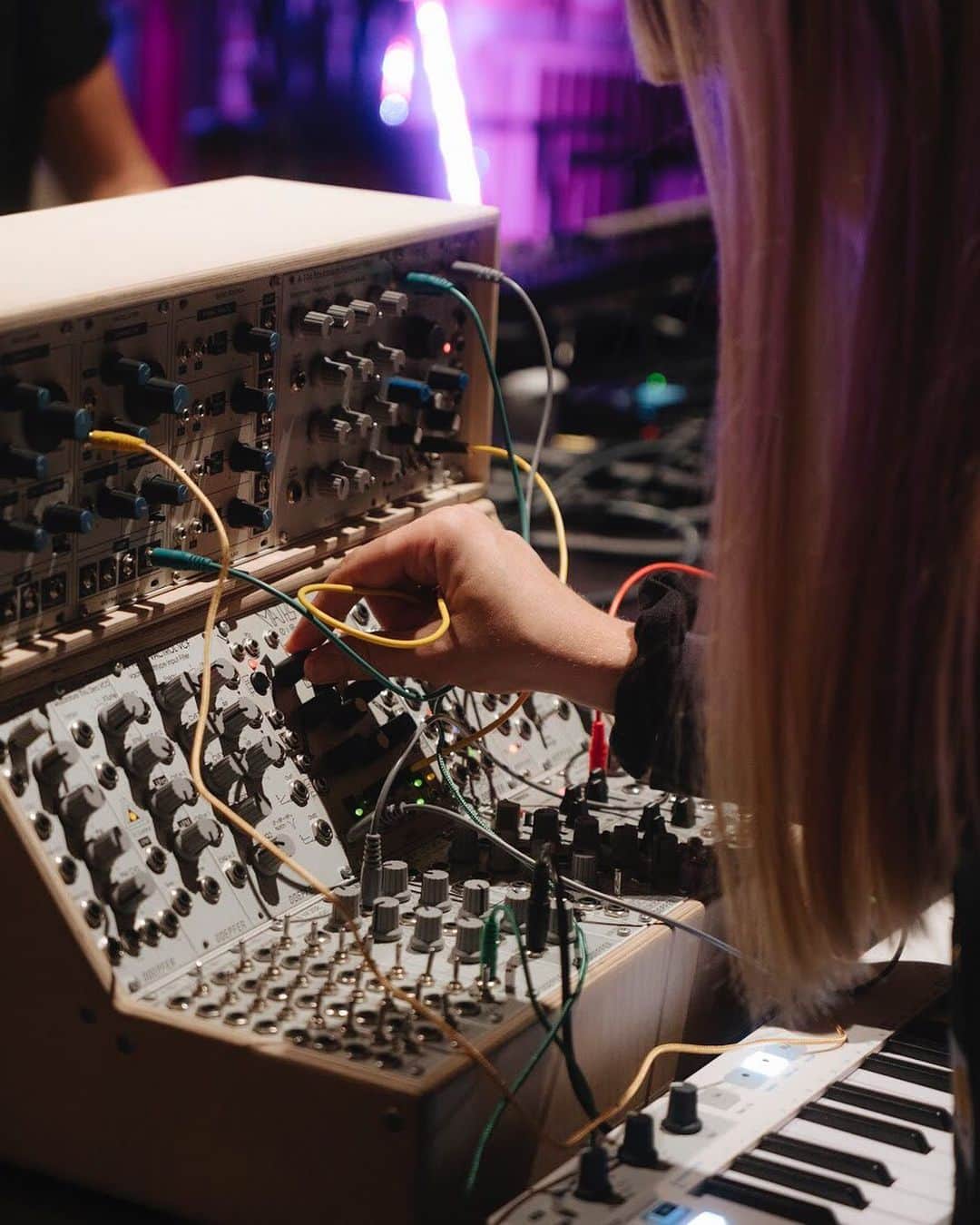 Red Bull Music Academyさんのインスタグラム写真 - (Red Bull Music AcademyInstagram)「Monday mood ⠀⠀⠀⠀⠀⠀⠀⠀⠀ Get everything just right for the week ahead. ⠀⠀⠀⠀⠀⠀⠀⠀⠀ 📷: @eeeriver ⠀⠀⠀⠀⠀⠀⠀⠀⠀ #Synthesizer #Synths #SynthCollector #RBMA」8月6日 1時00分 - rbma