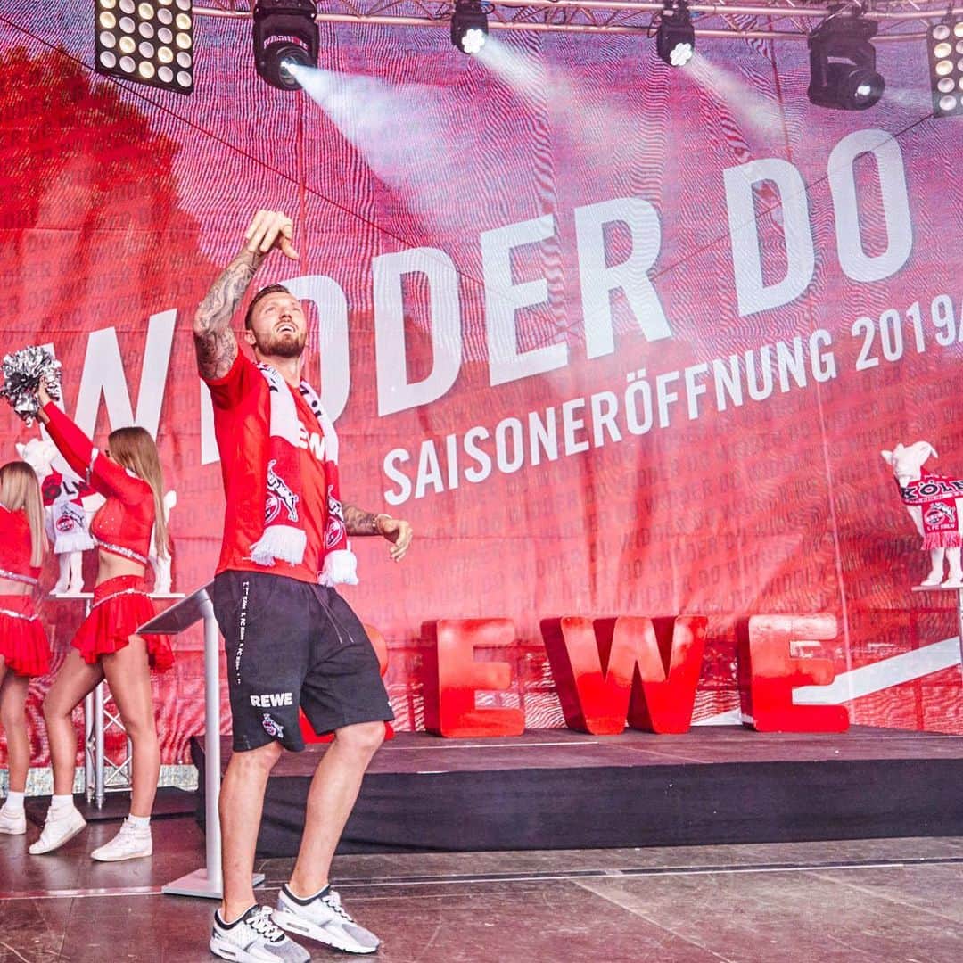 マルコ・ヘーガーのインスタグラム：「Widder do @bundesliga_en @fckoeln 🔴⚪️🐐 #season #opening #great #support #goosebumps #effzeh #emotions #together #blessed #positivevibes #köln #mh6 #liebedeinestadt」