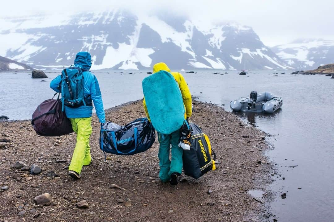 patagoniaさんのインスタグラム写真 - (patagoniaInstagram)「Go with confidence in what you carry. We used 10 million plastic bottles to build these durable travel companions. See the full collection through the link in bio. ⁠ ⁠ Photo: @ken_etzel」8月6日 1時15分 - patagonia