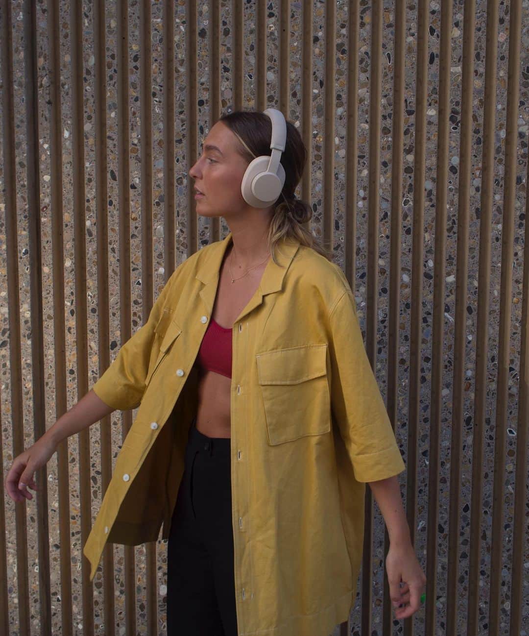 のインスタグラム：「Advertisement. Enjoying music in @urbanears new pampas🙋🏼‍♀️🎧 #urbanears #pampas #ad」