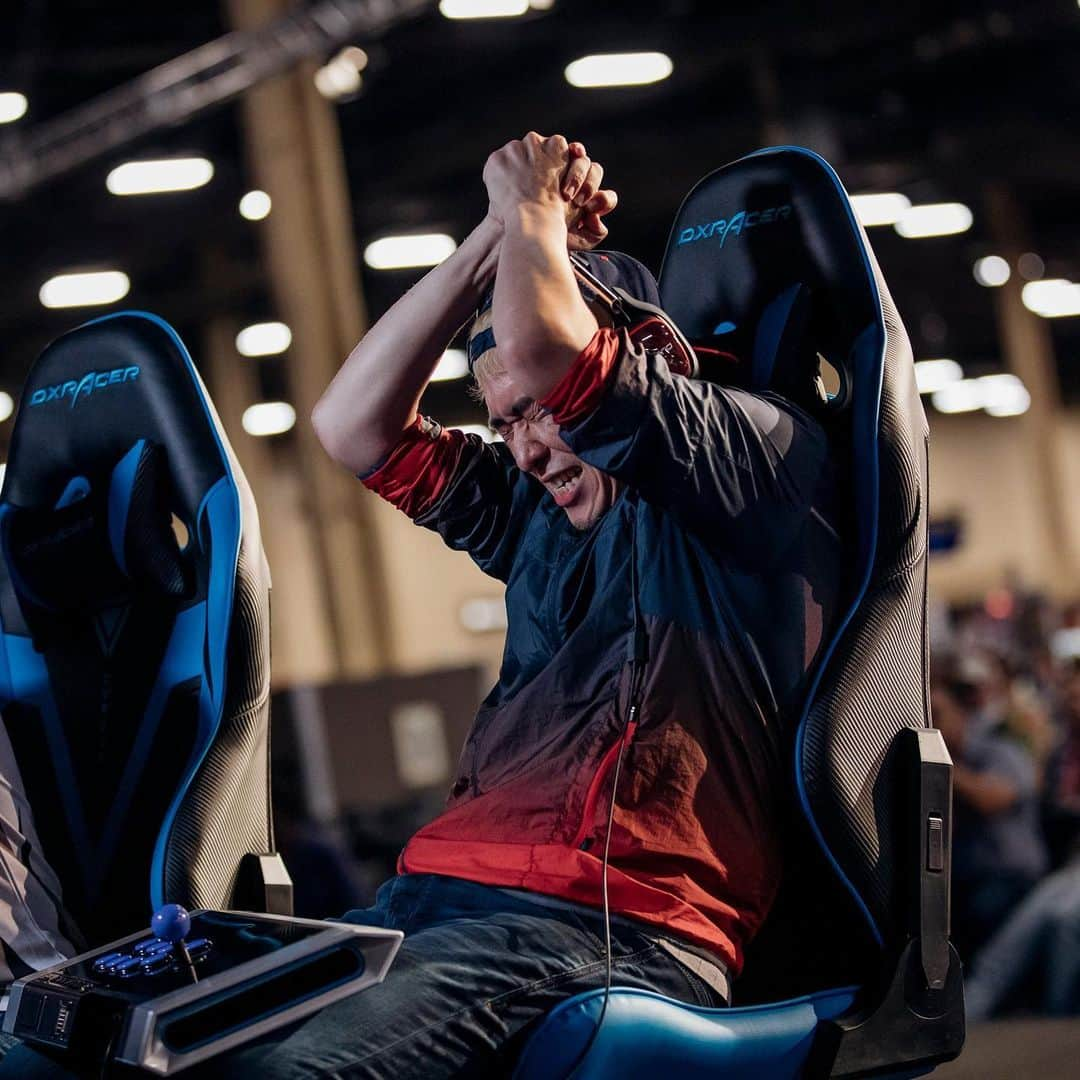 レッドブルさんのインスタグラム写真 - (レッドブルInstagram)「In it to win it 💪🏆 🎮 After winning CEO last month, Bonchan @masato_bonchan_takahashi takes 1st place at #Evo2019. 🚲 @paulineferrandprevot rides to victory at @uci_mountainbike stop 8 in Italy. 🏁 @marcmarquez93 comes out on top at @motogp #CzechGP winning his 50th @motoGP 🏄‍♀ Gold for @izzigomez_ at @panamsports for SUP surfing. 🏍 @m_letti304 comes in first at @redbullromaniacs. 🎾 @domithiem wins the Kitzbühl finals. 🏐 An awesome round of wins at the Vienna @beachmajorseries! In the men‘s round 🥇@andybmol & @christiansorum . #redbull #givesyouwings #beachmajorseries #viennamajor #beachvolleyball #volley #volleyball #esports #redbullromaniacs #kitzbuhel #ucidownhill #uci #motogp #panamsports #sup #wins」8月6日 1時35分 - redbull