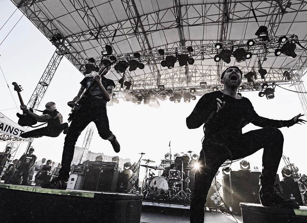 AFIのインスタグラム：「3 days until you can catch us levitating in a North American city near you. Afireinside.net | 📷: @almannarino」