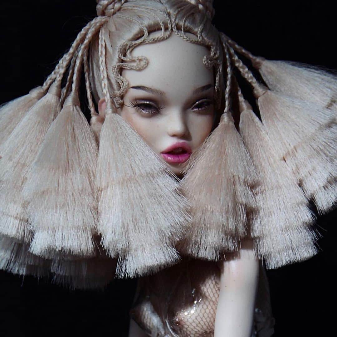 ニック・ナイトさんのインスタグラム写真 - (ニック・ナイトInstagram)「I am SO thrilled to announce that the amazing @popovysisters are curating the SHOWstudio Tumblr all this week!  The dolls they make and dress are more fashionable than the best fashion magazines . They have such a poetry and such beauty in their work they lie between fashion designers and fashion photographers . Incredible work !  I am so proud to have them on SHOWstudio .」8月6日 1時44分 - nick_knight