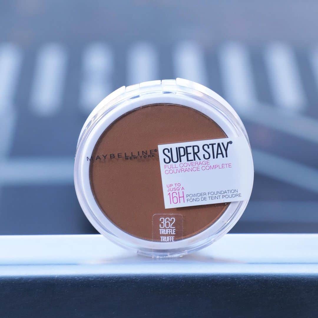 Maybelline New Yorkさんのインスタグラム写真 - (Maybelline New YorkInstagram)「Our #superstayfoundation powder easily blends and glides on the skin giving you a full coverage matte finish. Plus, it lasts for up to 16 hours keeping your summer beat lookin’ 💯! Who’s wearing it today?」8月6日 1時45分 - maybelline