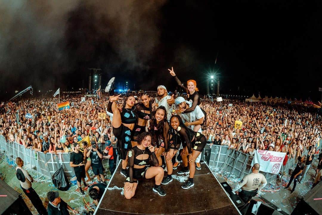 のインスタグラム：「@HARDFEST IS ALWAYS ONE OF OUR FAVORITE FESTIVALS TO PLAY. EVERYONE LOOKS RADIANT EXCEPT FOR @DIPLO. FOR ANYONE THAT HAS WORK OR SCHOOL TODAY, YALL ARE REAL ONES LOL 🏆 THANKS FOR COMING」