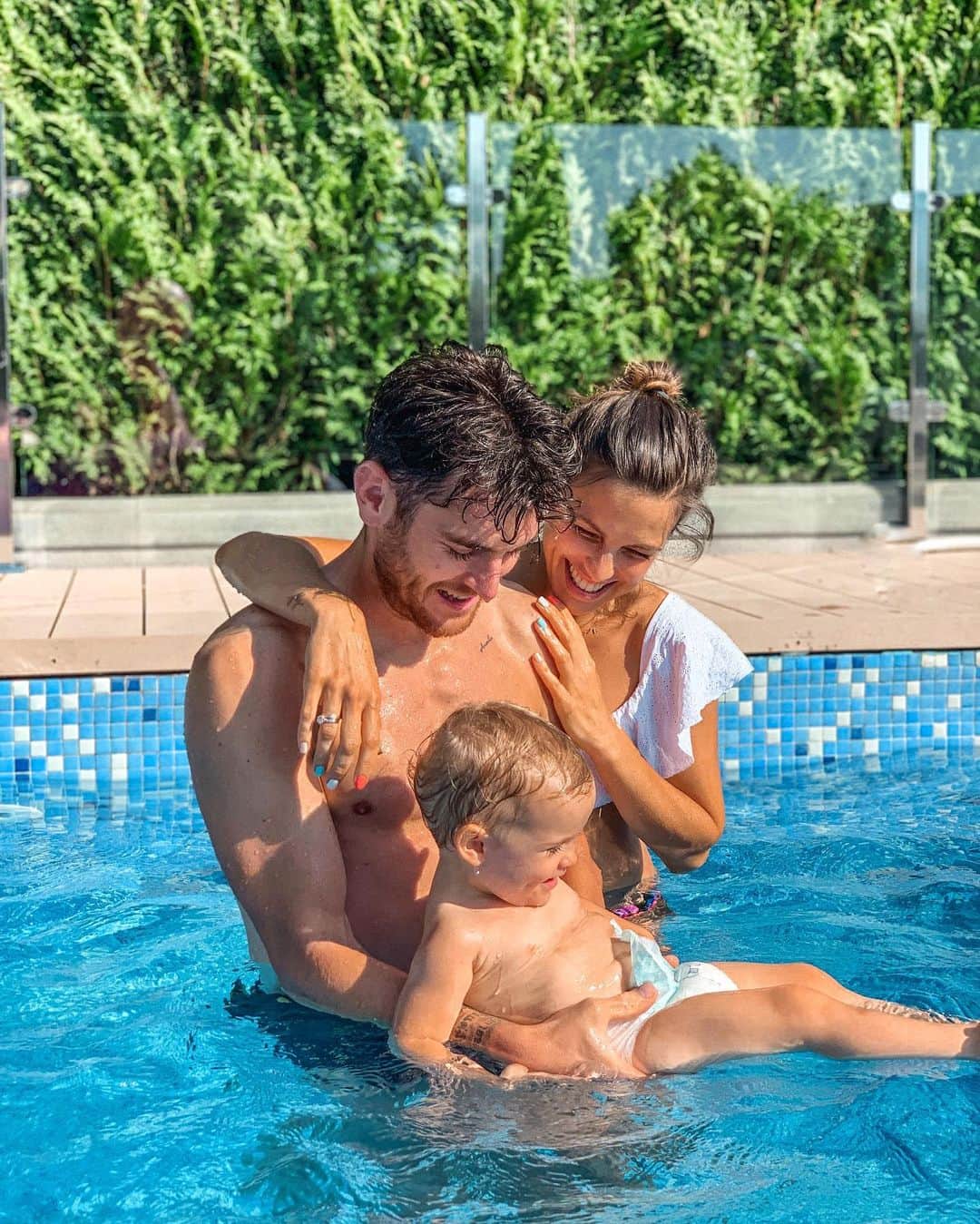 イバイ・ゴメスのインスタグラム：「¡Cuánto os echaba de menos! 🙈 Aprovechando la jornada de descanso en familia 👨‍👩‍👧❤️」