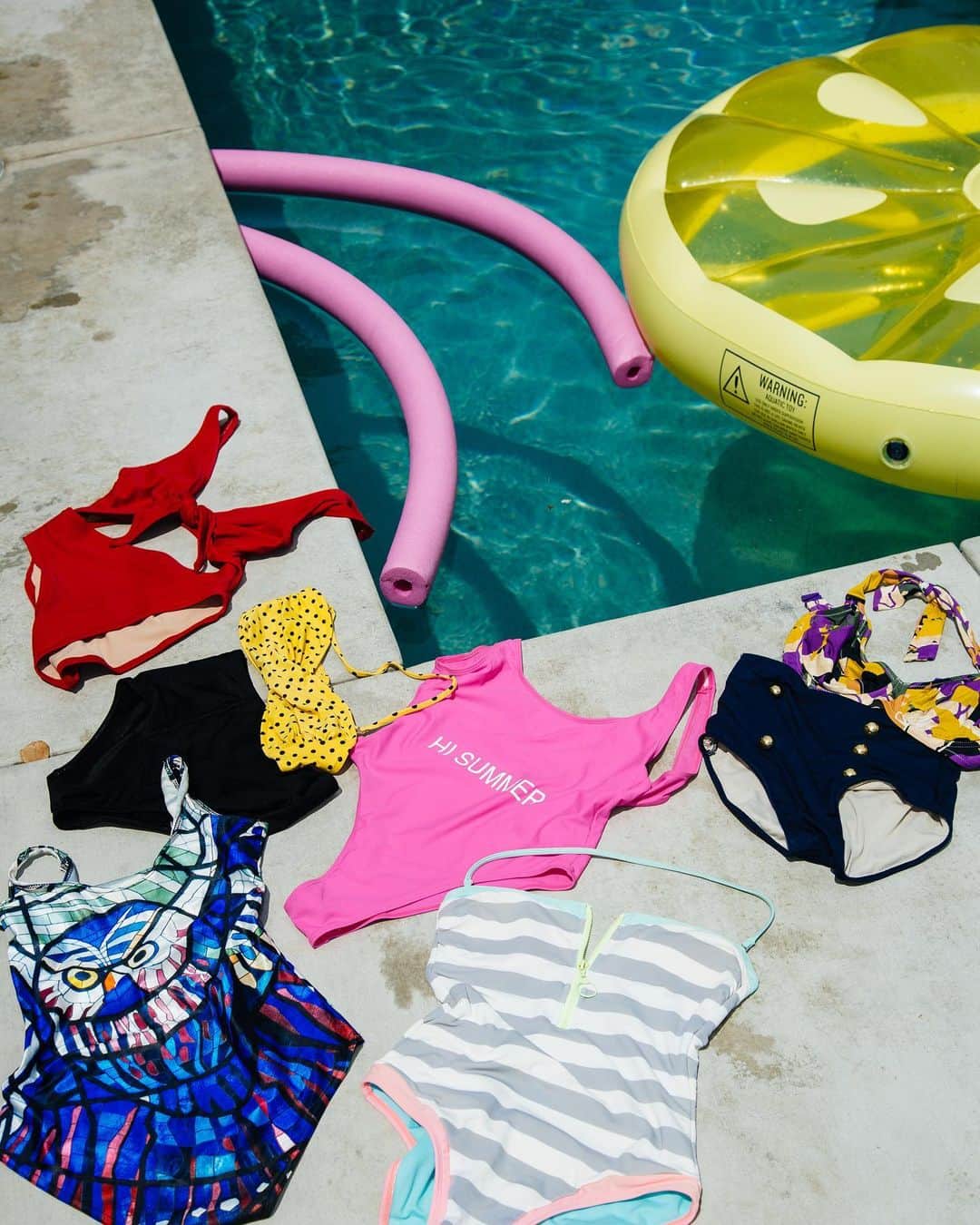 ローレン·ランドルフのインスタグラム：「6 bathing suits for a 3 day vacation seems like a reasonable amount.」