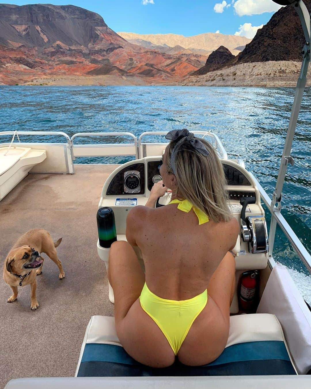 Lauren Drain Kaganさんのインスタグラム写真 - (Lauren Drain KaganInstagram)「Lake Day with Max. Getting busy making gains. Did you know women secrete human growth hormone when pregnant? Good for baby gains & mamas muscle gains too! Busy growing baby, belly & peach 🙈💪🏽🍑」8月6日 1時59分 - laurendrainfit