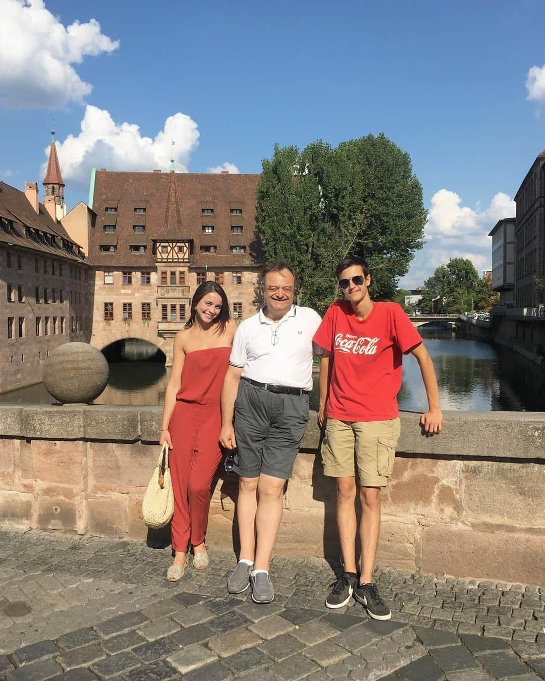 フェデリカ・テスタさんのインスタグラム写真 - (フェデリカ・テスタInstagram)「Toccata e fuga a Norimberga 🌿 #FamilyRoadTrip 🛣  3 cities in 1 day✨ Colazione a Monaco🥨 Pranzo a Norimberga 🥪 Cena a Praga🥘  #bettertogether #familyfirst #summervibes」8月6日 2時11分 - _fedetesta_