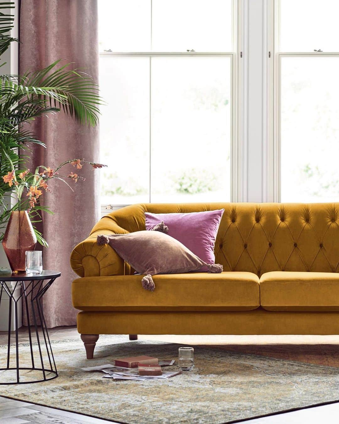 のインスタグラム：「We task you with finding a dreamier post-work relaxation spot... go! 😍 🔍 Charlbury sofa. Table: 522808. #sofa #nexthome #home #homeware #livingroom #relax #relaxing #interior #homegoals #homeinterior #homedecor #decor #trend #ochre」